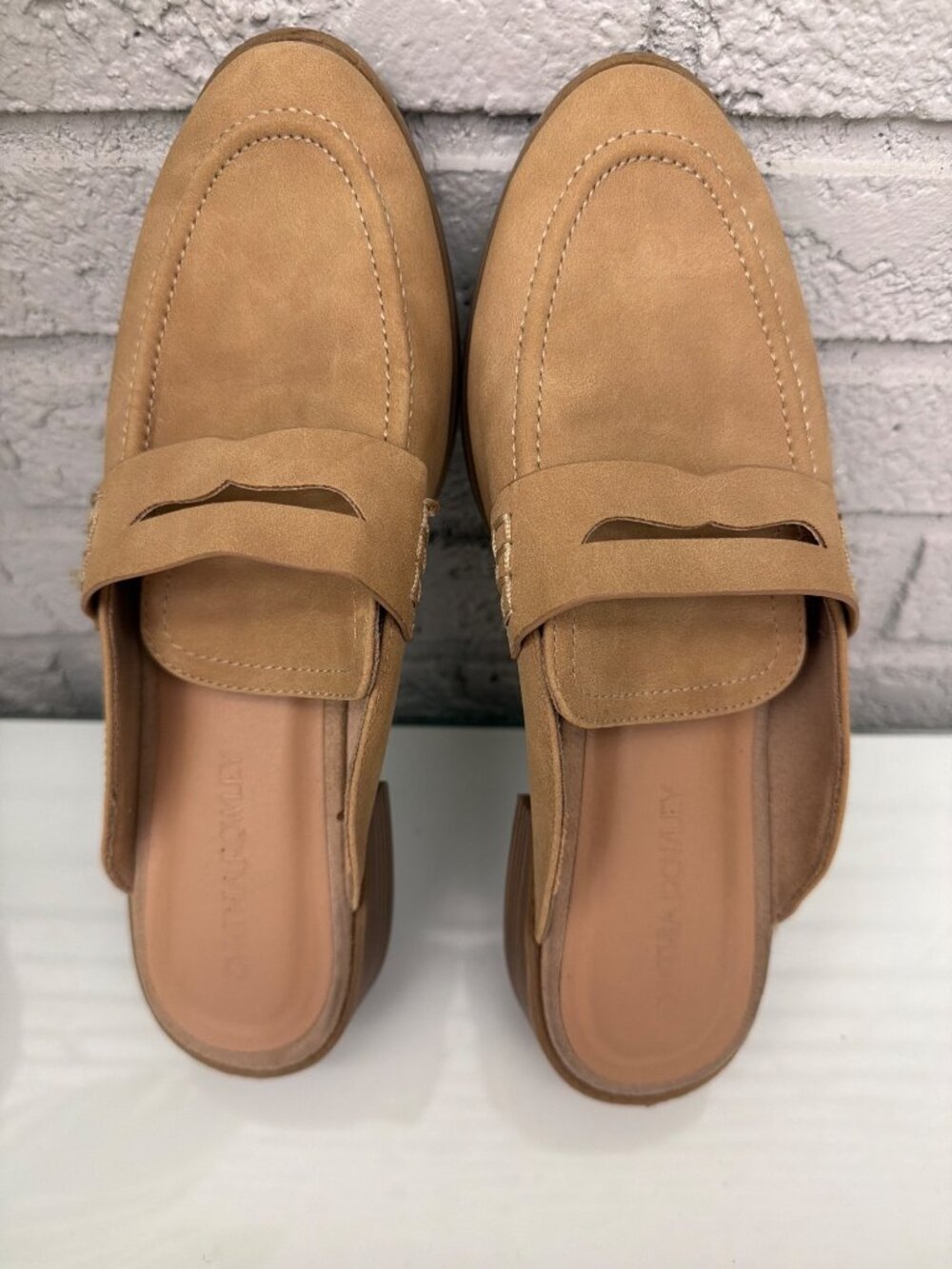 Cynthia Rowley Prescott Tan Women’s Loafer Mules Shoes Size 8.5 - Picture 2 of 9